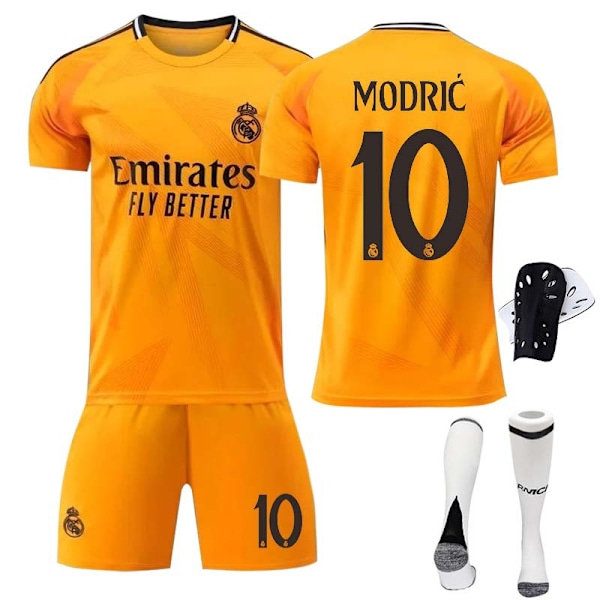 2425 Real Madrid borta fotbollströja Modric tröja med strumpor+Skyddsutrustning 24(130-140cm)
