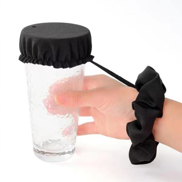 Drink Cover Scrunchie - Den genanvendelige drink Spiking Prevention Scrunchie som set på hajtank til kvinder grey