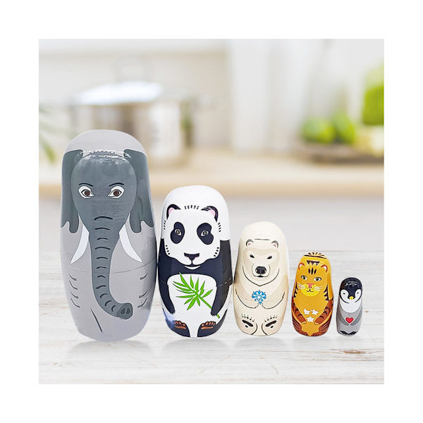5 st Matryoshka-dockor med tecknade motiv