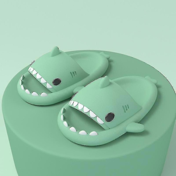 2023-haj tøfler Skridsikre bruser badeværelse tøfler Bløde sommer glidesandaler kompatible med piger og drenge New_c green 38 39