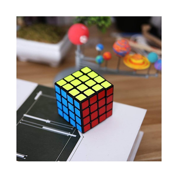 Xelparuc Speed Cube 4x4 - Svart Bas 6-Färgad Hjärngåta