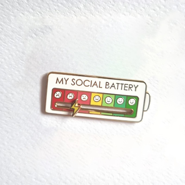 Uusi päivitys Social Battery Pin - My Social Battery Creative rintaneula, hauska emalillinen tunnepinta 7 päivää viikossa White