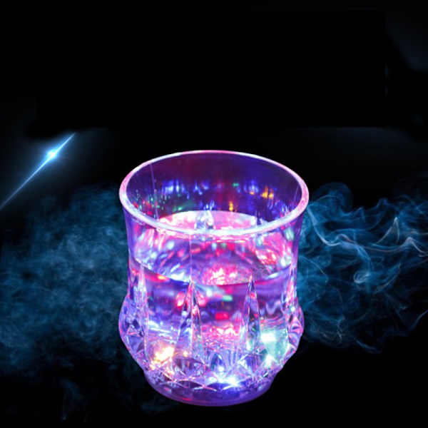 Creative Light Up LED -koppar Automatiska blinkande dricksmuggar