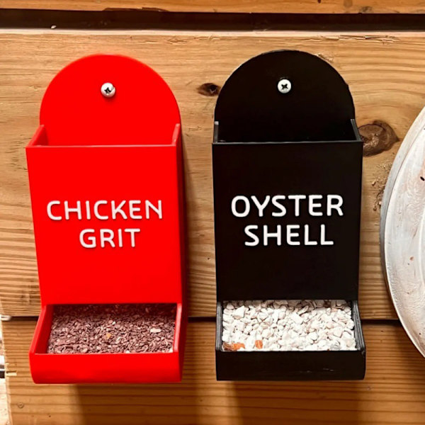 Hängande Foderautomat för Kycklingar, Ostronskal och Grus A3