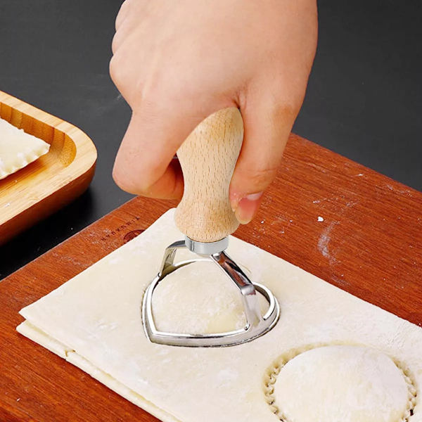 6 stk. Premium trehåndtak muggform pastapresse holdbar kjeksform Ravioli stempel maker kutter med rullesett kjøkkenutstyr