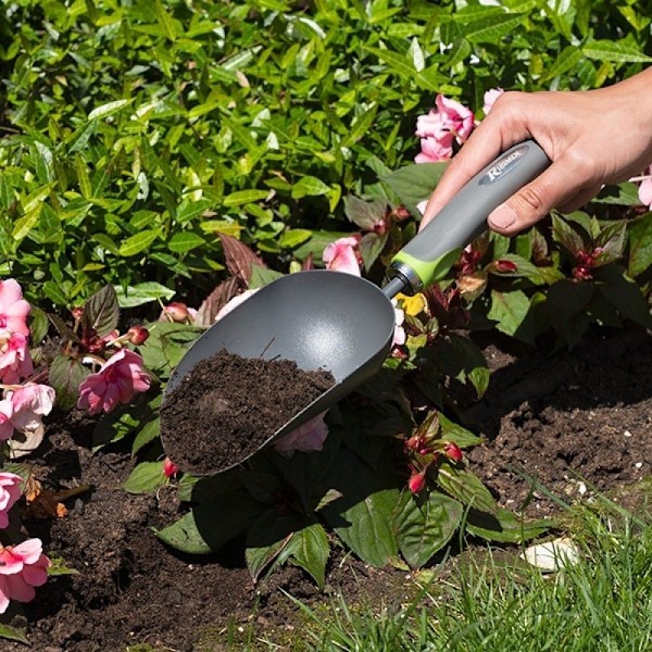 Sett med 2 produkter. Spade for pottejord Soft Touch