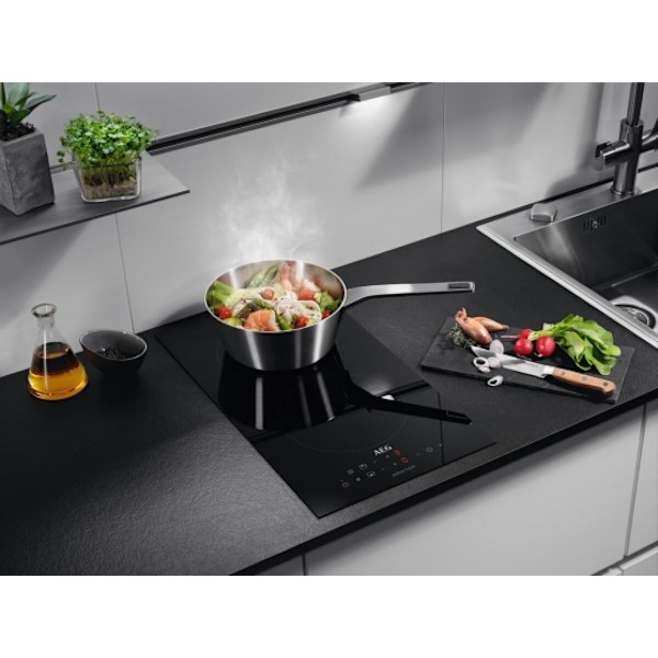 Sisäänrakennettu induktioliesi IKB32300CB, AEG