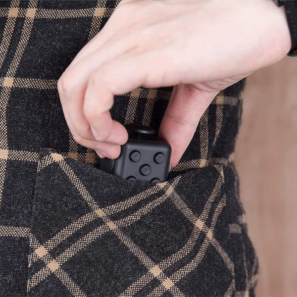 Fidget Cube - Hvit, Antistressleke for Barn og Voksne, Angstdempende, Dekompresjonsleke med 6 Beroligende Moduler
