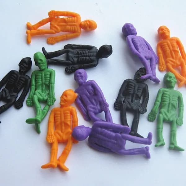 24 st Skalldocka Skeletthänge 7 cm, 3 färger