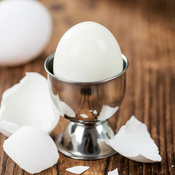 Eggeglassholder i rustfritt stål og dobbeltsidig egglokkåpner