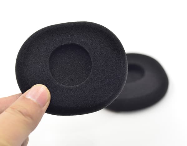 Korvaavien korvatyynyjen vaihto Logitech H800 Musta