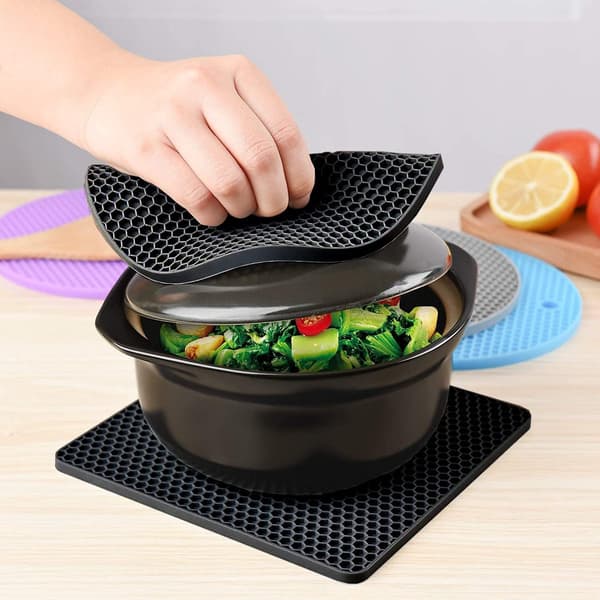 4 Pot Holders (2 Square + 2 Round) - Silicone Pot Holders, Heat Resistant Countertop Mats - Black