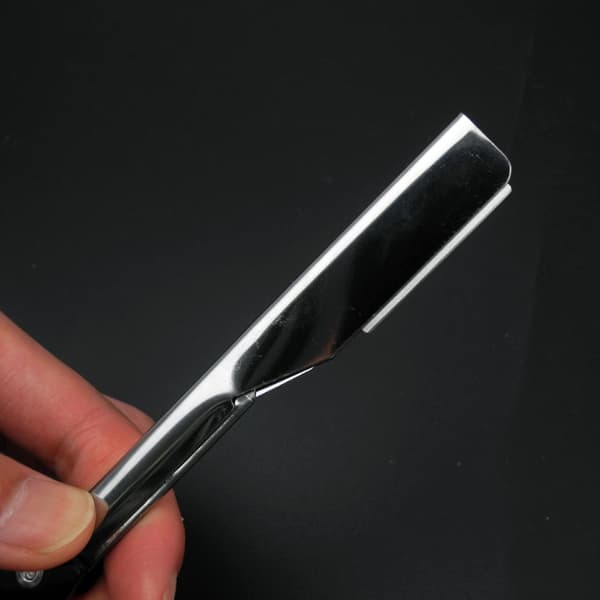 Sølvfarvet barberkniv, praktisk