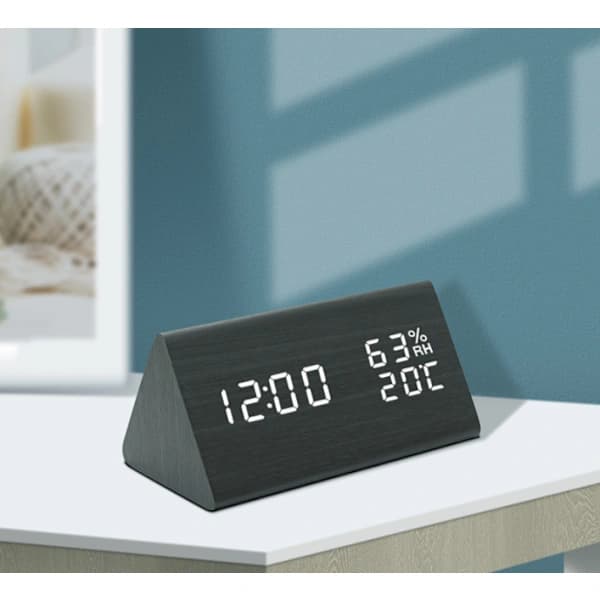 LED-väckarklocka i trä med temperatur och luftfuktighet