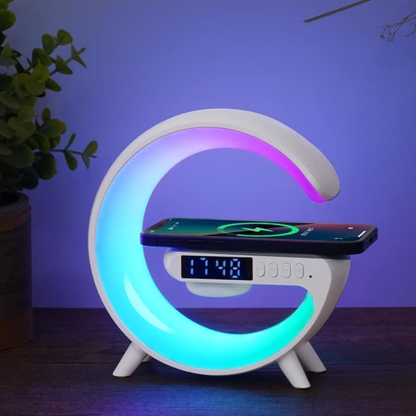 10 W nopea langaton latausasema kaiuttimella ja RGB-yövalolla iPhone/Samsung [JUN]