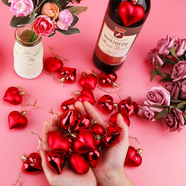 12 hjerteformede ornamenter til Valentinsdag og jul, 2 forskjellige stiler av hjerteformede kuler, juletrepynt i hjerteform (røde)
