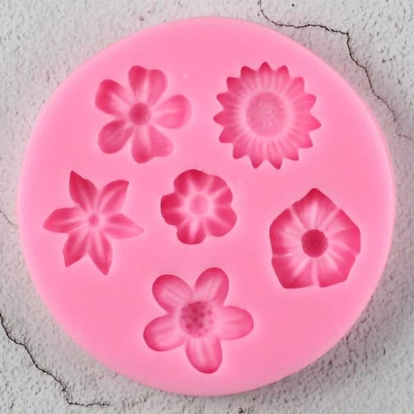 Små Blommor silikonform 6st Silikonformer Støpeform Mynta green
