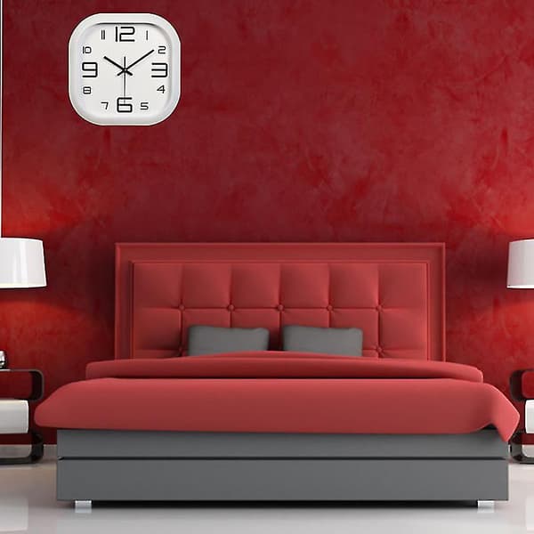 1. Neliönmuotoinen seinäkello