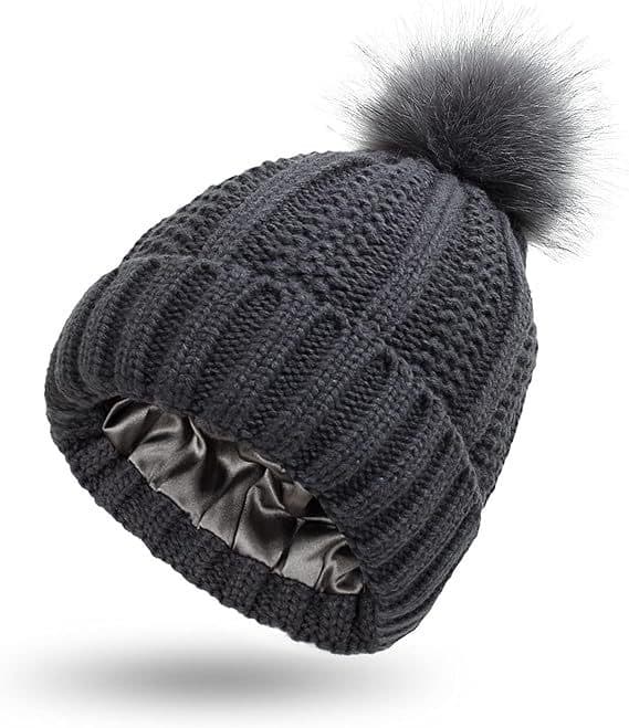 Vinterstickad Mössa för Kvinnor, Fast Pompom Beanie, Varm Satinfoder, Silkefodrad Beanie, Virkad Utomhusmössa Gray