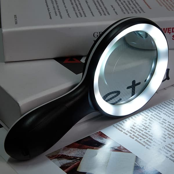 10X håndholdt forstørrelsesglass med 18 LED-lys og 3 lysmoduser for eldre som leser hvit