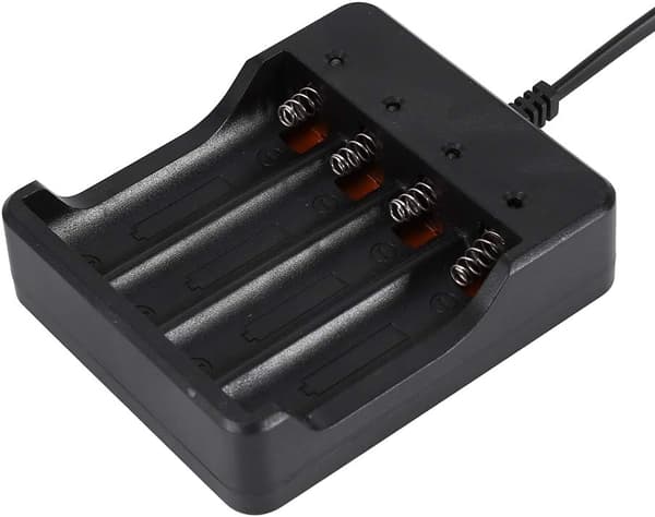 4-spors batterilader for 18650 litiumbatteri med EU-plugg og anti-revers ladefunksjon