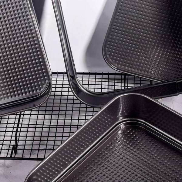 Square springform pan in 3-piece set