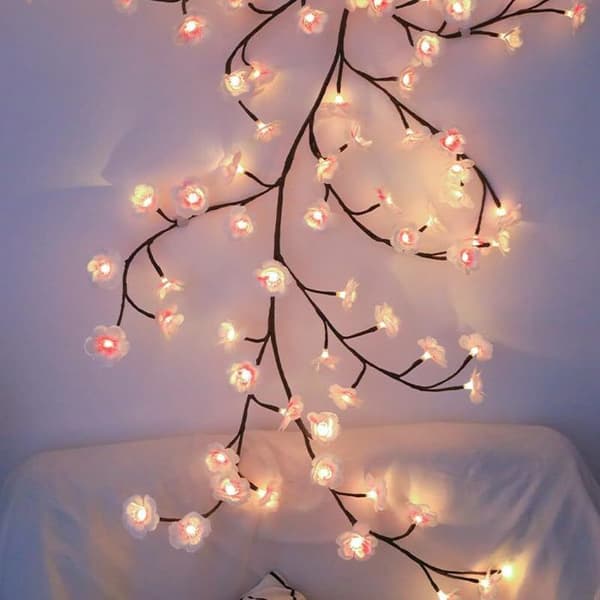 Ferskenblomst LED-lyslenke – 144 LED-lys – 8 lysmoduser (230 cm – hvit)