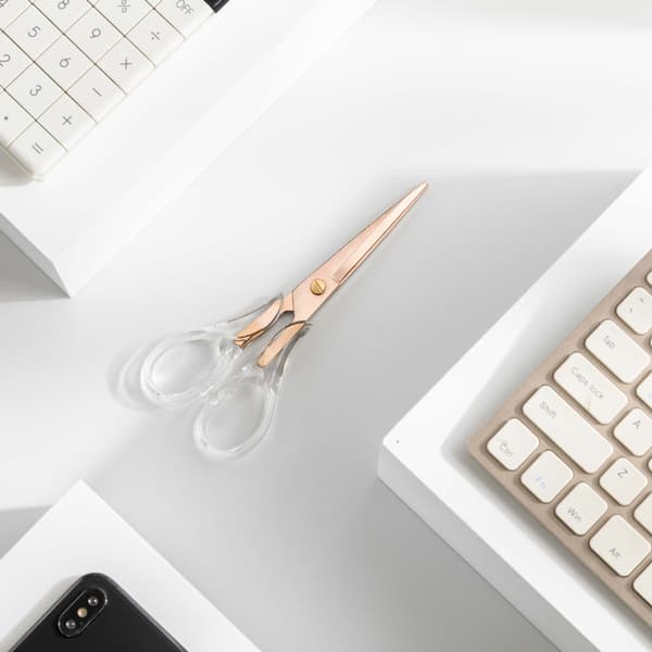 OfficeGoods 6) Saks i rustfrit stål og akryl - Æstetiske og skarpe allround-sakser