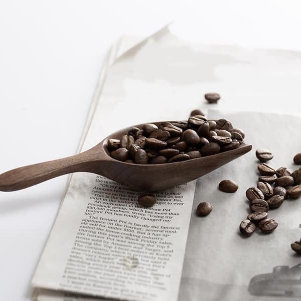 Ske med kaffebønner i sort valnød i massivt træ, teske, træske, kaffe ske i træ