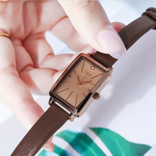 Læderarmbånd lille firkantet ur dame lille modeur Kaffe Coffee