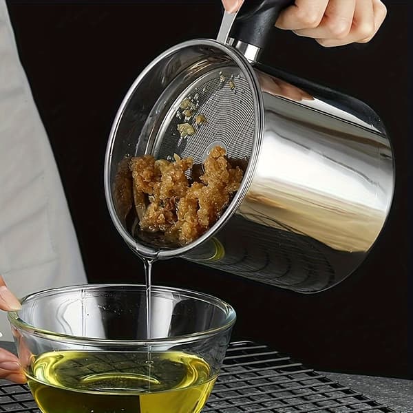 Stainless Steel Grease Container with Strainer and Pour Handle for Kitchen Oil Storage Silvery Silvery