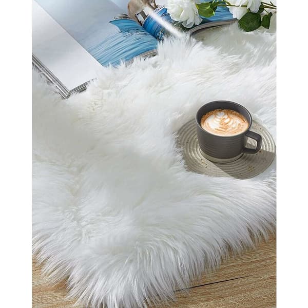 White Faux Sheepskin Rug Fluffy Soft Long-haired Decorative Rug 60x90cm
