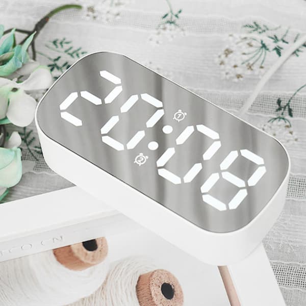 Elektronisk klokke med hvit LED-digital skjerm