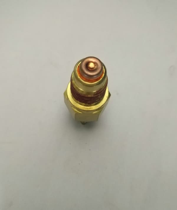Temperatursensor for Yanmar 4TNV98 traktorer 121250-44901 124450-44902