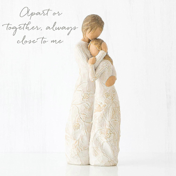 Close To Me Figurine 1 pc white