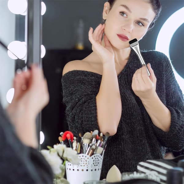 A set of two flat foundation brushes, suitable for cream, powder or liquid foundations