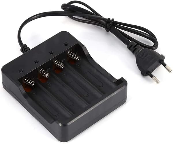 4-spors batterilader for 18650 litiumbatteri med EU-plugg og anti-revers ladefunksjon