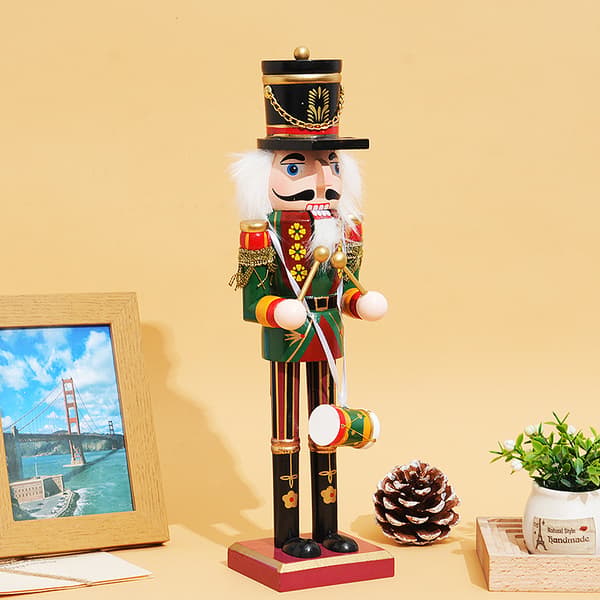 2 store juletre-nøtteknekkere i tre med fester, 30 cm, A