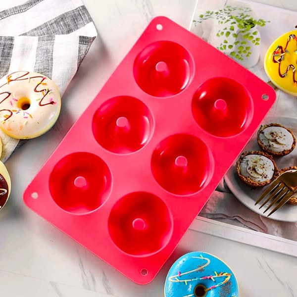 Bag perfekte donuts med denne smarte silikonebageform! Röd red
