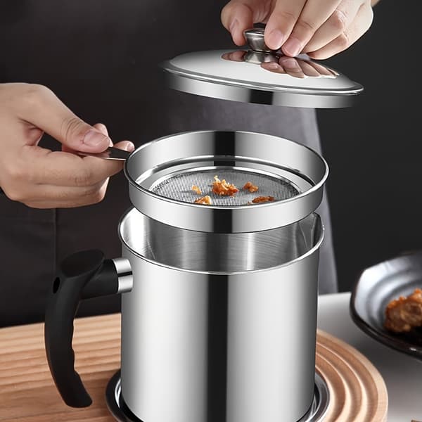 Stainless Steel Grease Container with Strainer and Pour Handle for Kitchen Oil Storage Silvery Silvery