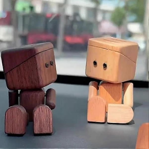 Sød robotfigur i massivt træ med rystende ben til bilmonteret aromaterapi gul med aromaterapi