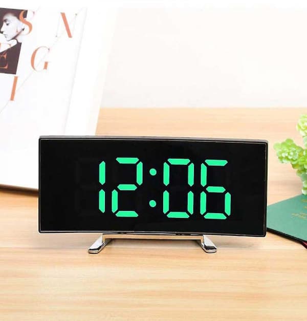 Digitalt vækkeur til soveværelset - Stor 7\" LED-display med lysdæmper, snooze, 7 natlys, nem at indstille, USB-oplader, batteribackup, 12/24 timer