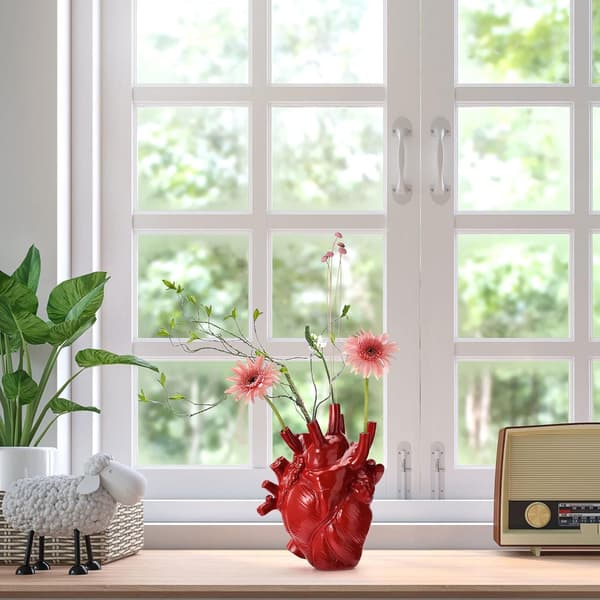 16cm Creative Heart-shaped Resin Vase for Desk, Table, Shelf