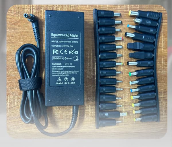 19V4.74A 19V3.42A Universal bærbar strømadapterlader Europeisk standardplugg 28 pinner
