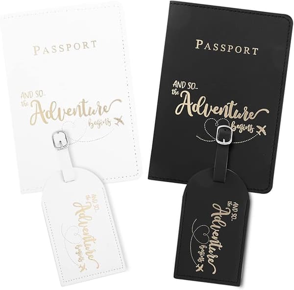 2 passetuier og 2 bagasjelapper (svart og hvit), PU-skinn