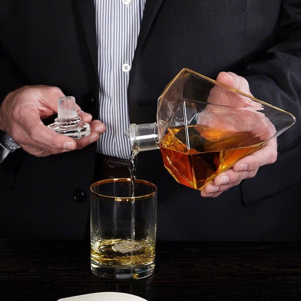 Luksuriøs diamantformet karaffel til udsøgt whisky Transparent transparent