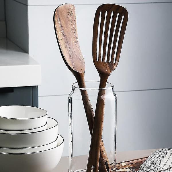 Träköksredskap för köket, 2 st träskedar och stekspade för matlagning, elegant, köksredskap används