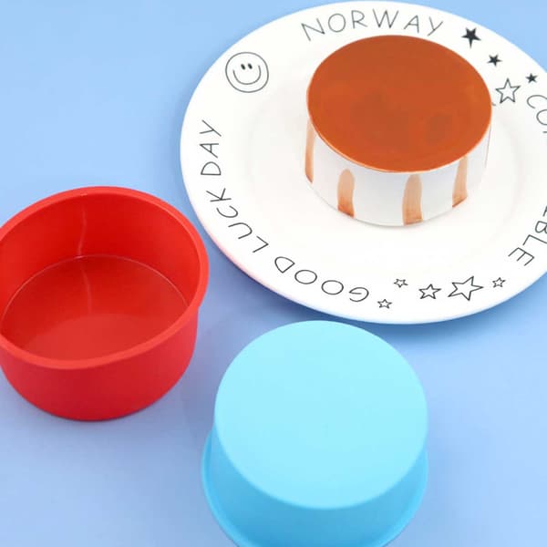 Pieni pyöreä silikoninen kakkuvuoka 10cm punainen red