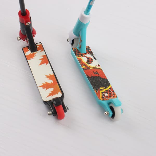 20 st Mini Finger Scooter i Legering med Mini Scooter Verktyg och Fingerbyxor