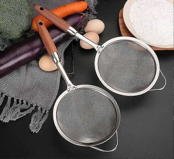 Rustfritt stålsil, rustfritt dørslag med komfortabelt trehåndtak, kjøkkensikter for ris quinoa pasta grønnsaker.